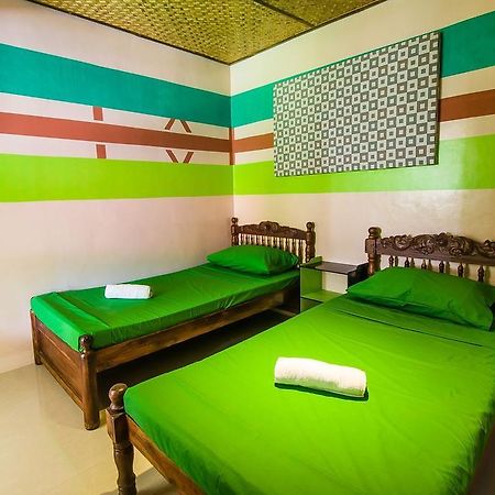 Jeepney Hostel And Kite Resort Balabag  Bagian luar foto