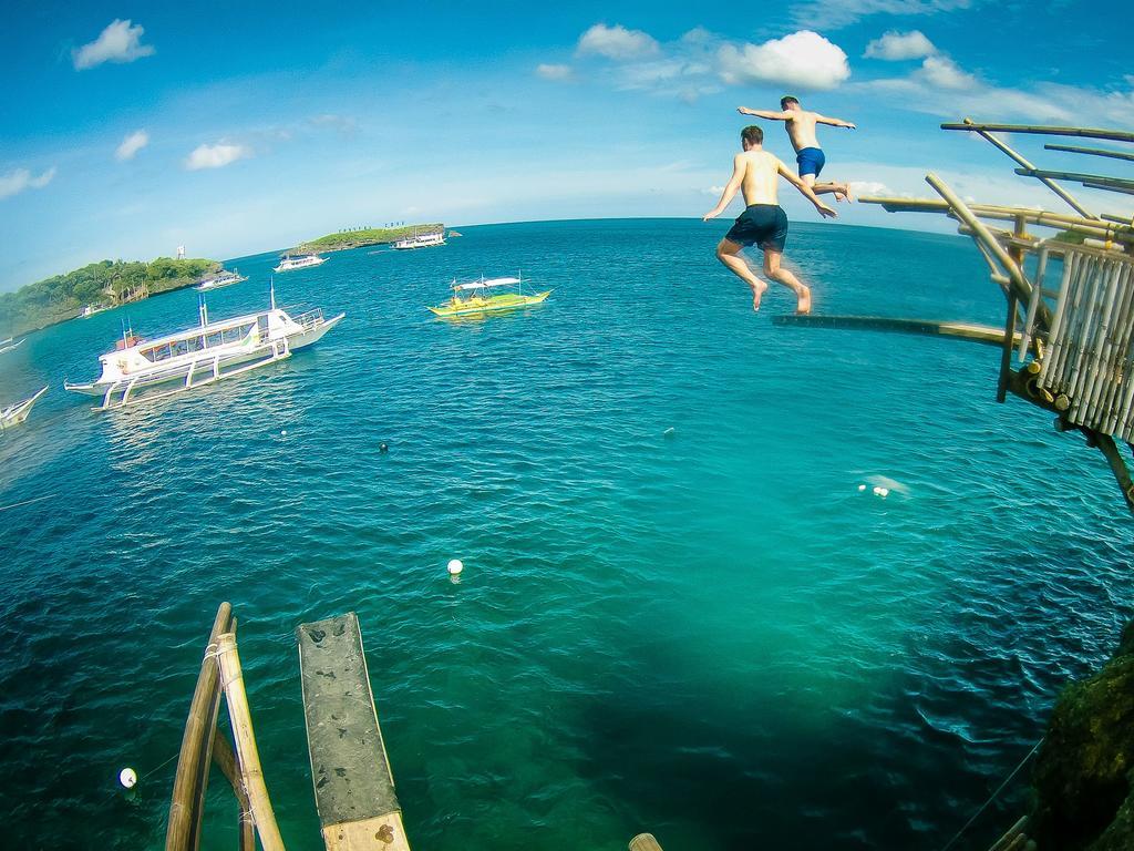 Jeepney Hostel And Kite Resort Balabag  Bagian luar foto