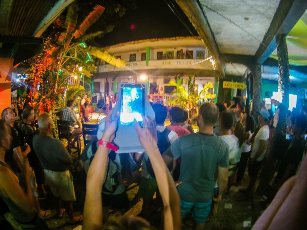 Jeepney Hostel And Kite Resort Balabag  Bagian luar foto