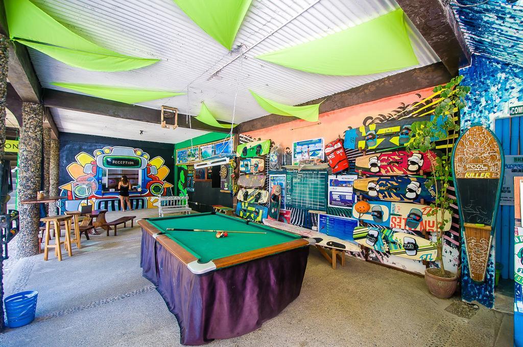 Jeepney Hostel And Kite Resort Balabag  Bagian luar foto