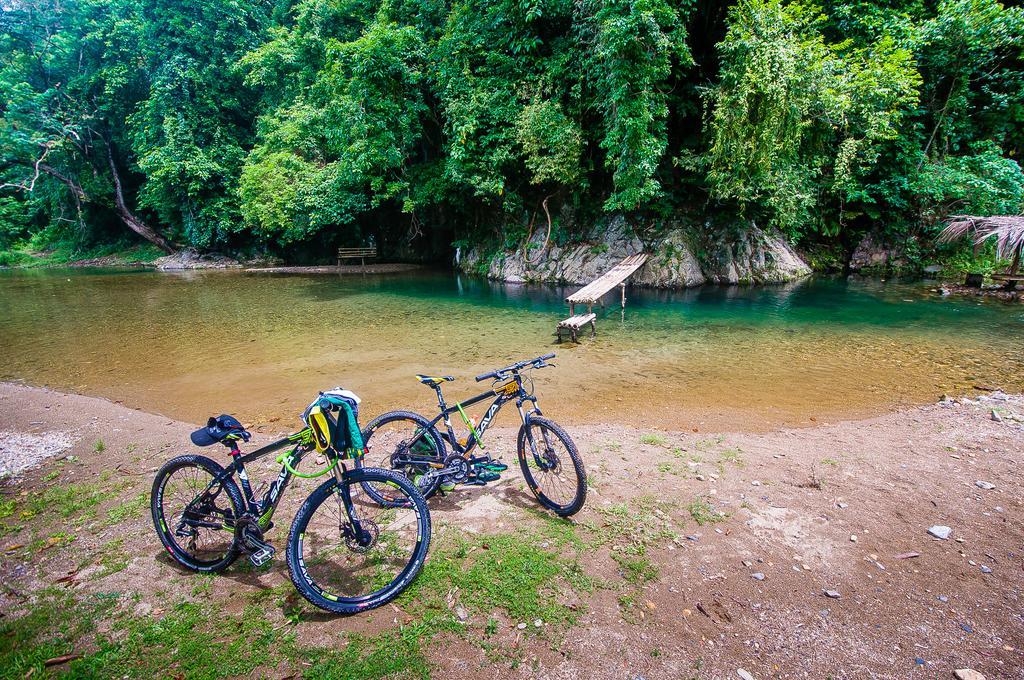 Jeepney Hostel And Kite Resort Balabag  Bagian luar foto