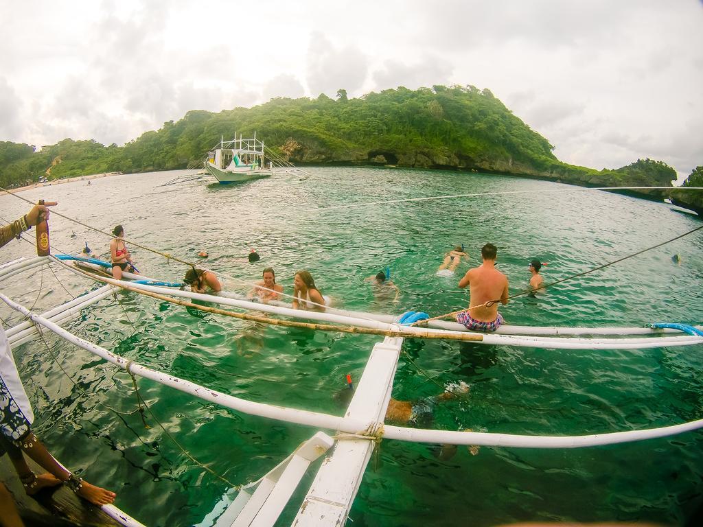 Jeepney Hostel And Kite Resort Balabag  Bagian luar foto