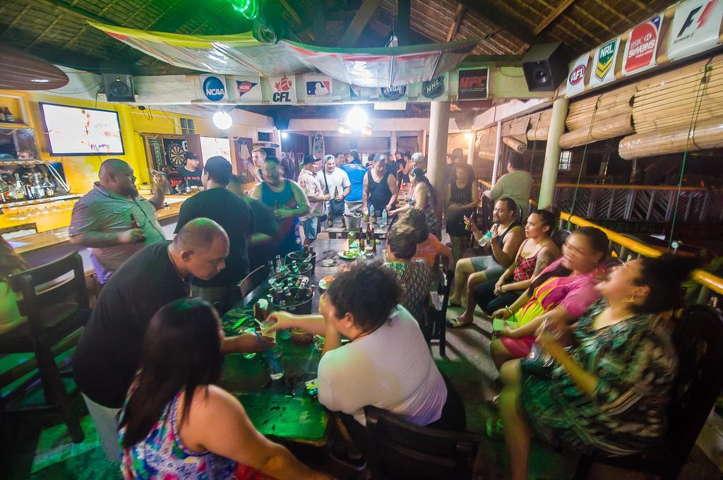 Jeepney Hostel And Kite Resort Balabag  Bagian luar foto