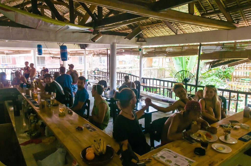 Jeepney Hostel And Kite Resort Balabag  Bagian luar foto