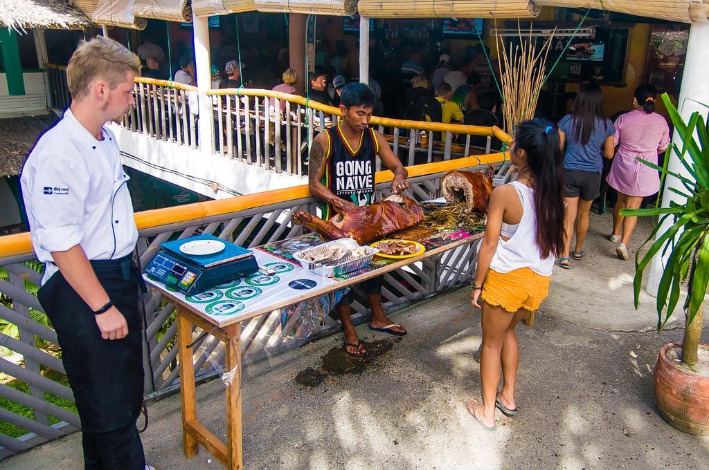 Jeepney Hostel And Kite Resort Balabag  Bagian luar foto