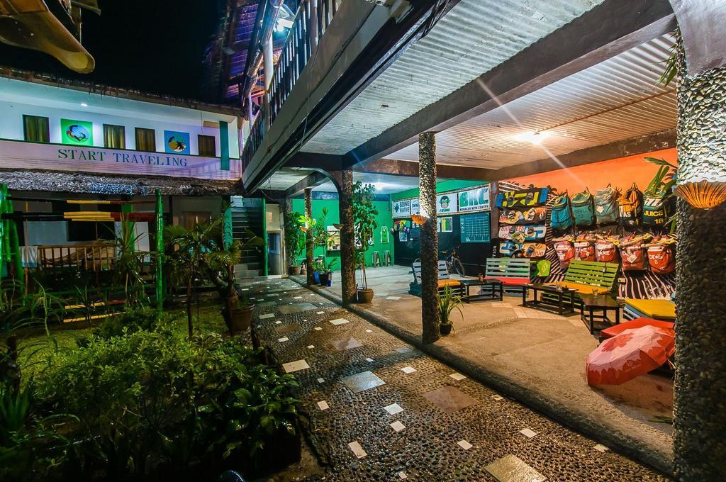 Jeepney Hostel And Kite Resort Balabag  Bagian luar foto