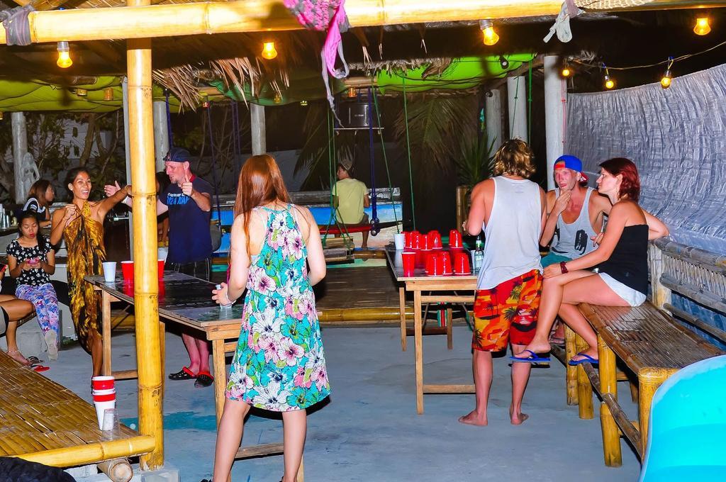 Jeepney Hostel And Kite Resort Balabag  Bagian luar foto
