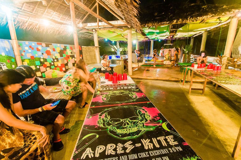 Jeepney Hostel And Kite Resort Balabag  Bagian luar foto