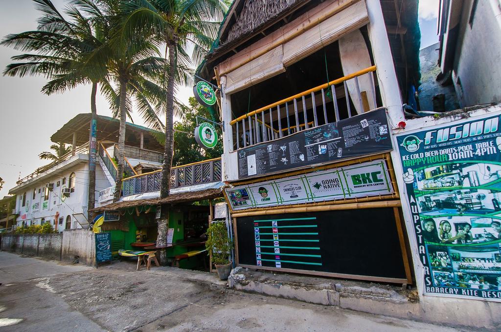 Jeepney Hostel And Kite Resort Balabag  Bagian luar foto