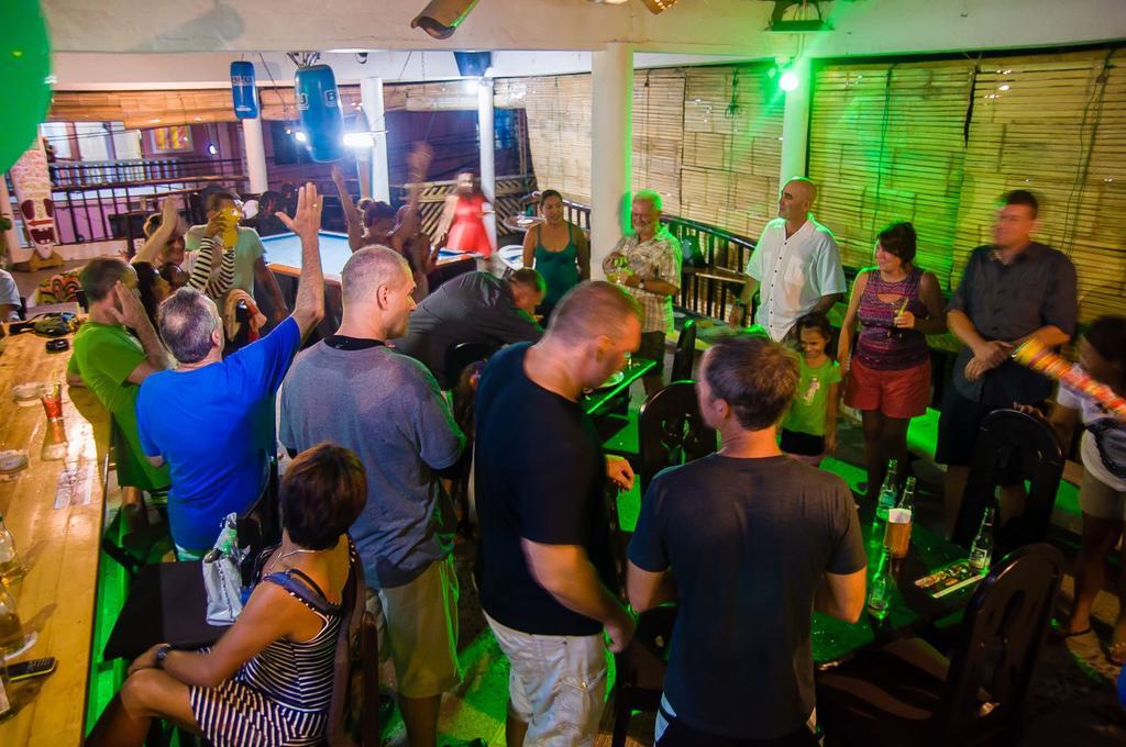 Jeepney Hostel And Kite Resort Balabag  Bagian luar foto