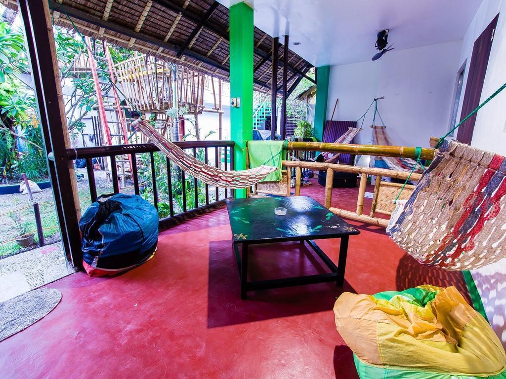 Jeepney Hostel And Kite Resort Balabag  Bagian luar foto