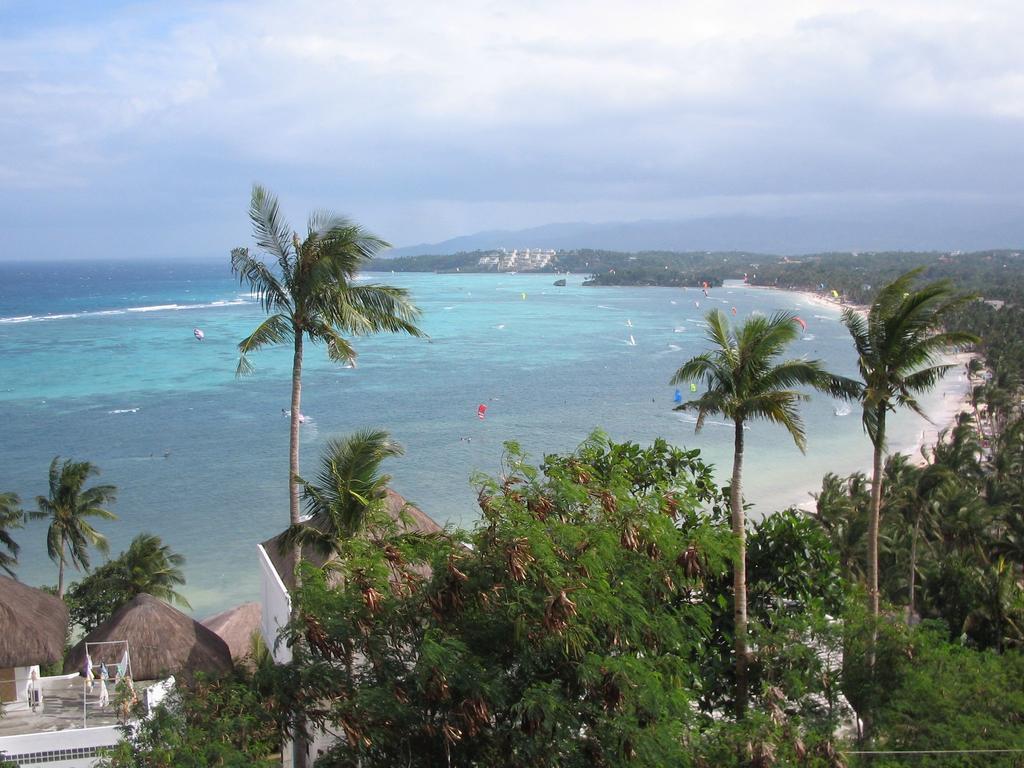 Jeepney Hostel And Kite Resort Balabag  Bagian luar foto