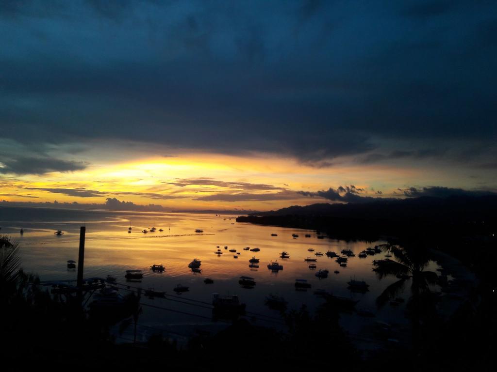 Jeepney Hostel And Kite Resort Balabag  Bagian luar foto