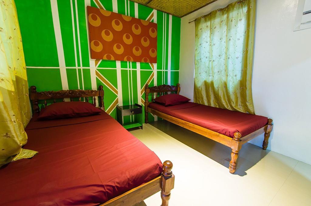Jeepney Hostel And Kite Resort Balabag  Bagian luar foto