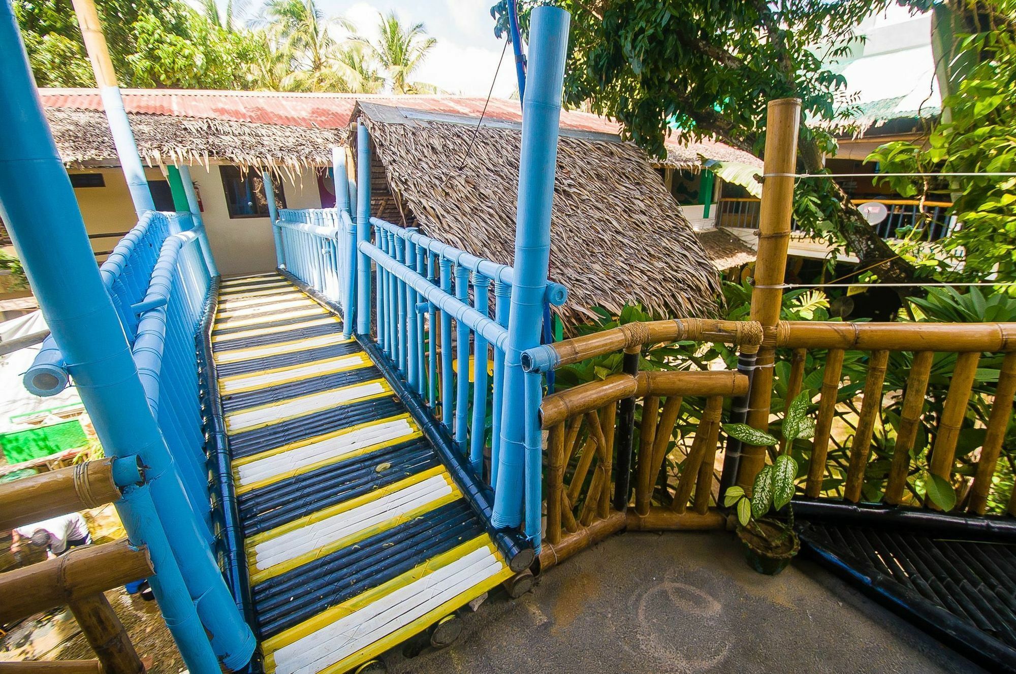 Jeepney Hostel And Kite Resort Balabag  Bagian luar foto