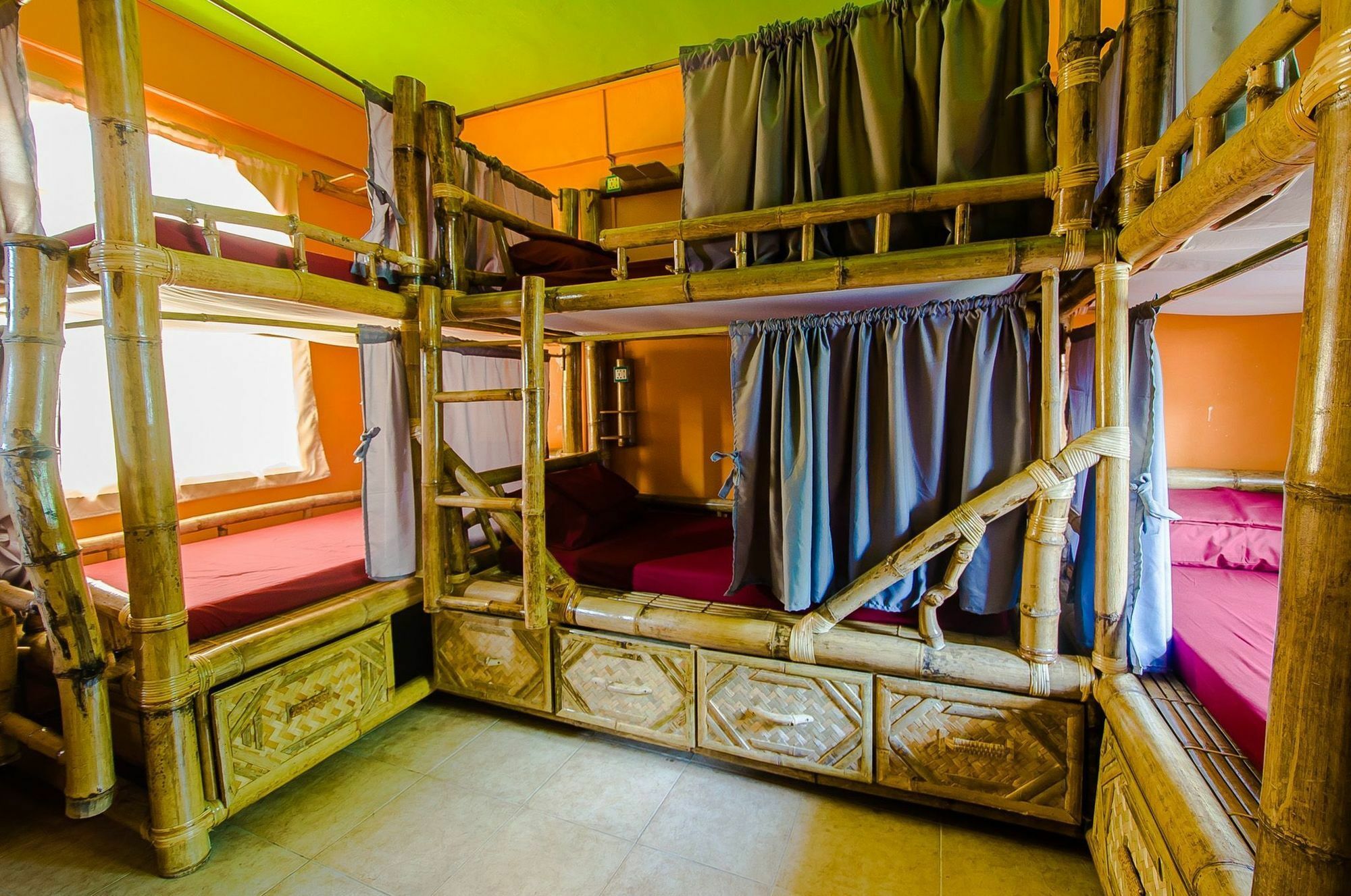 Jeepney Hostel And Kite Resort Balabag  Bagian luar foto