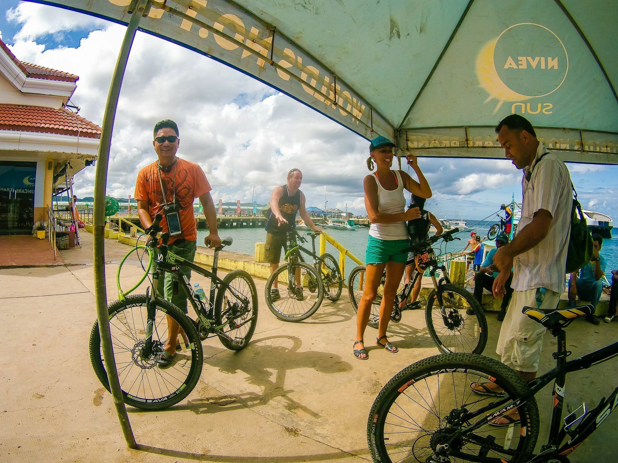Jeepney Hostel And Kite Resort Balabag  Bagian luar foto