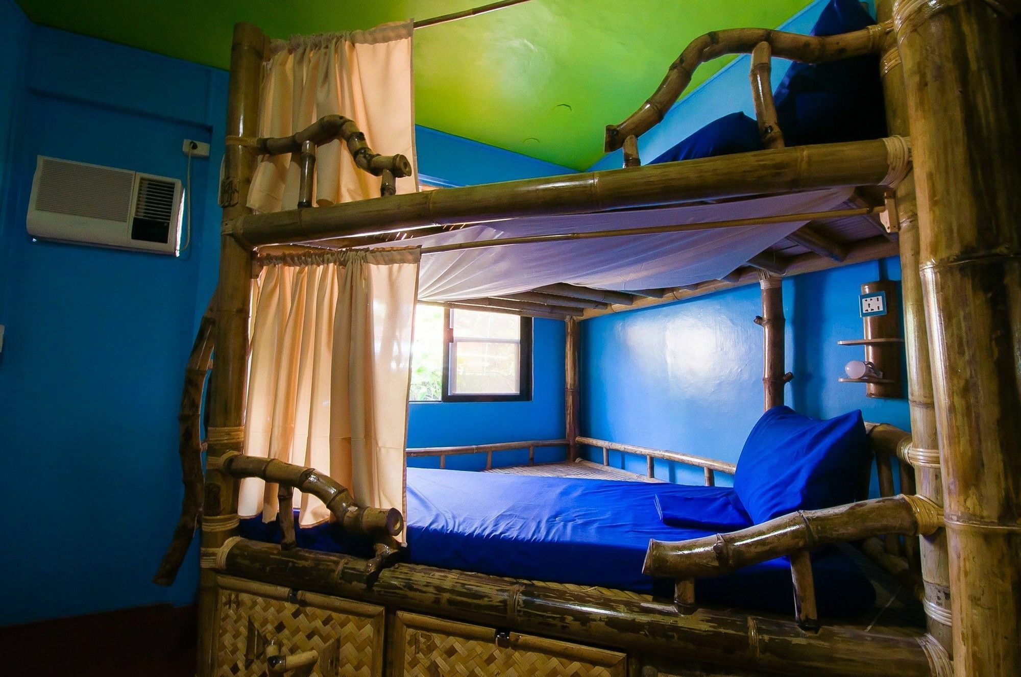 Jeepney Hostel And Kite Resort Balabag  Bagian luar foto